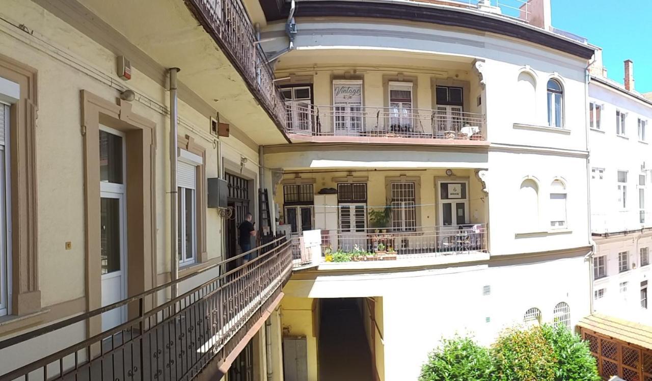Belvárosi Vintage Apartman a sétálóutcán Miskolc Esterno foto