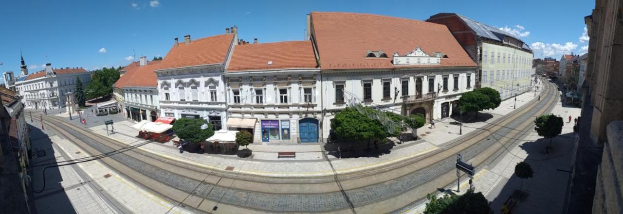 Belvárosi Vintage Apartman a sétálóutcán Miskolc Esterno foto