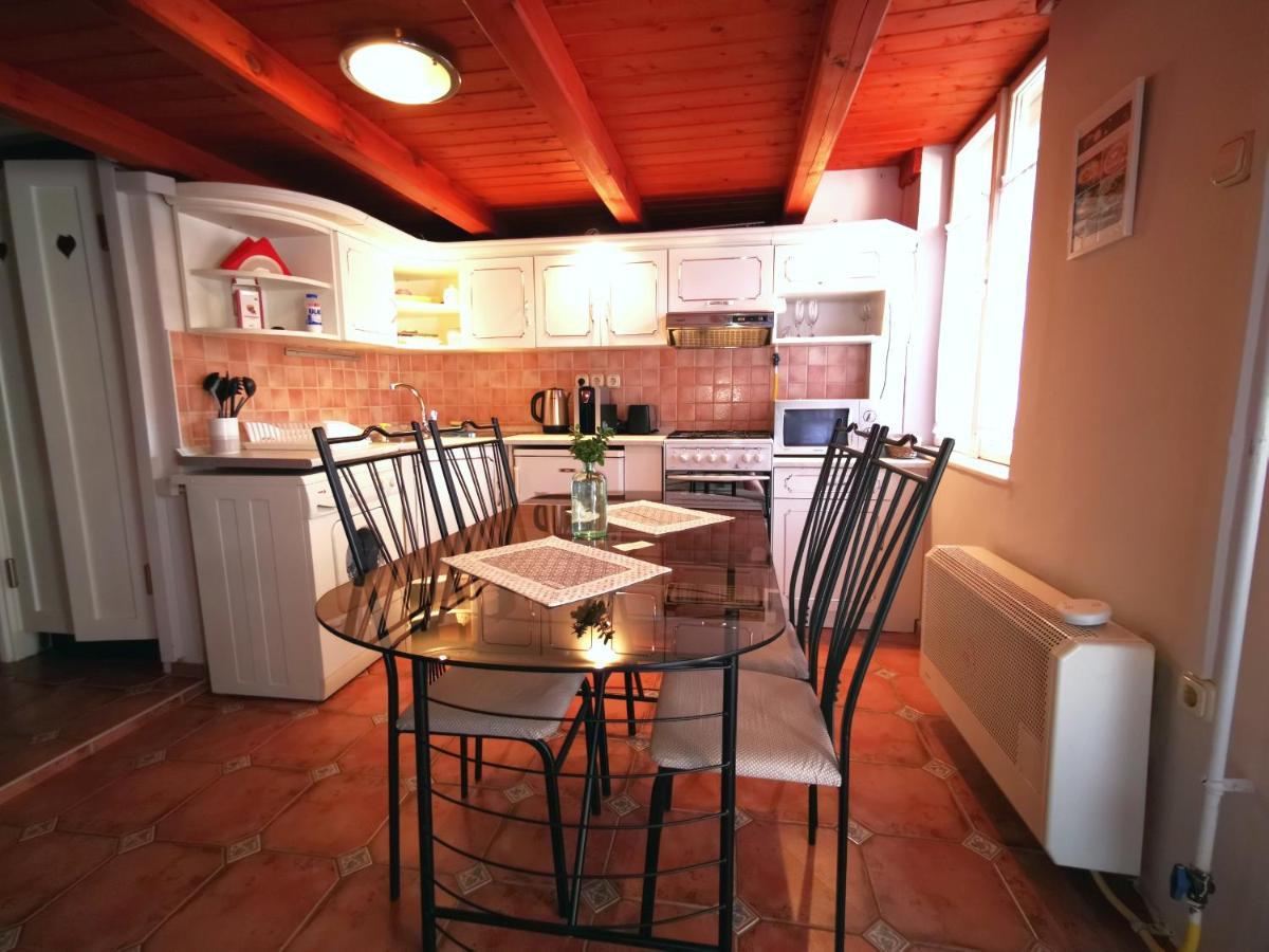 Belvárosi Vintage Apartman a sétálóutcán Miskolc Esterno foto
